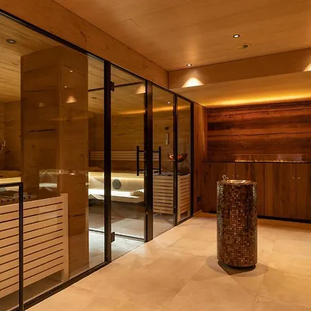 Pollux Hotel 4*